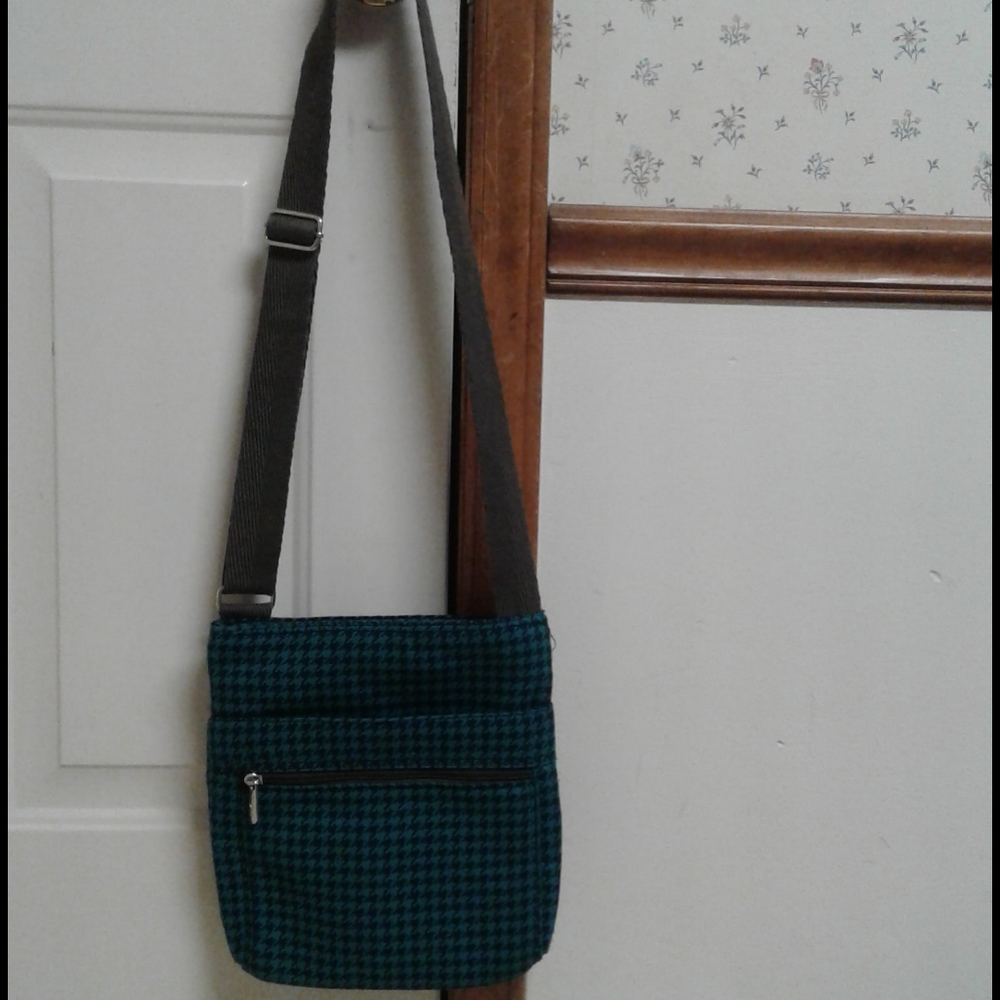Thirty One brand Teal and Black Purse